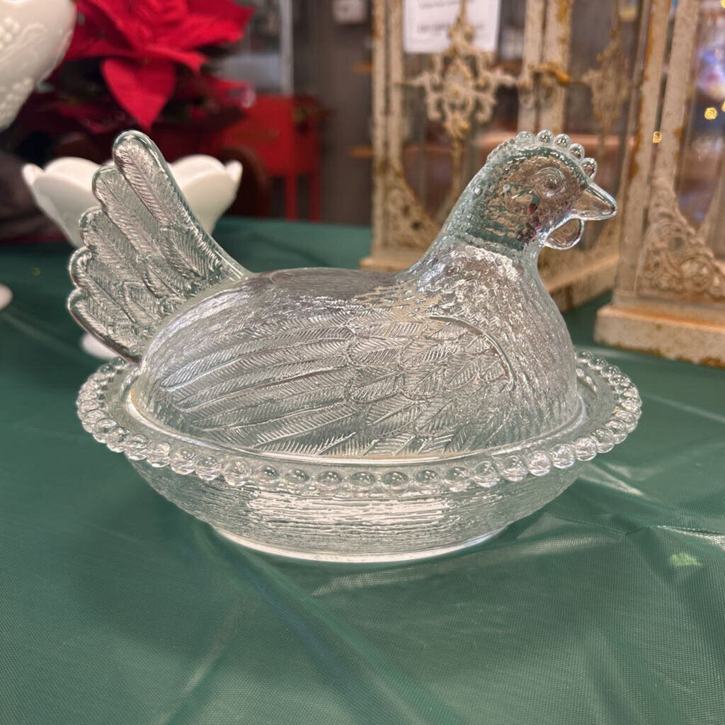 #M512 Vintage Indiana Glass Nesting Hen Clear